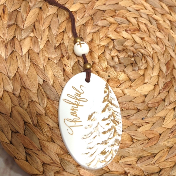 Carla Grogan by Burton and Burton Gold Painted "Thankful" ornament - Picture 1 of 2